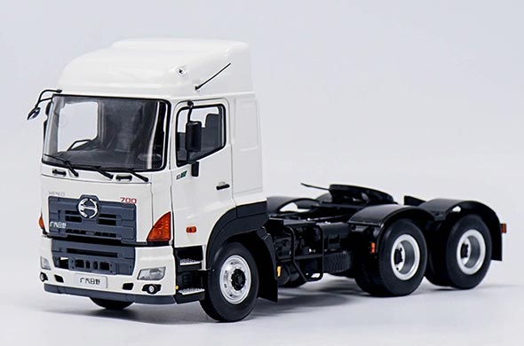 1:24 Diecast Hino 700 Tractor Unit Model Collectible White