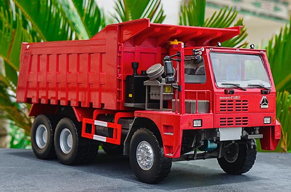 1:24 Diecast Sinotruk Howo Haul Truck 70T Collectible Model Red