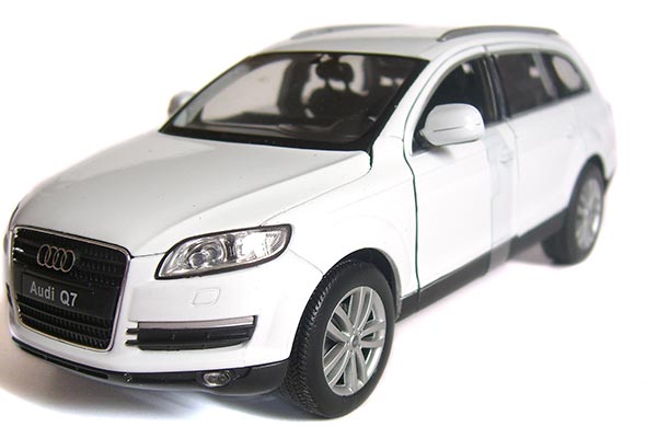 1:24 Scale Diecast Audi Q7 SUV Collectible Model By Welly